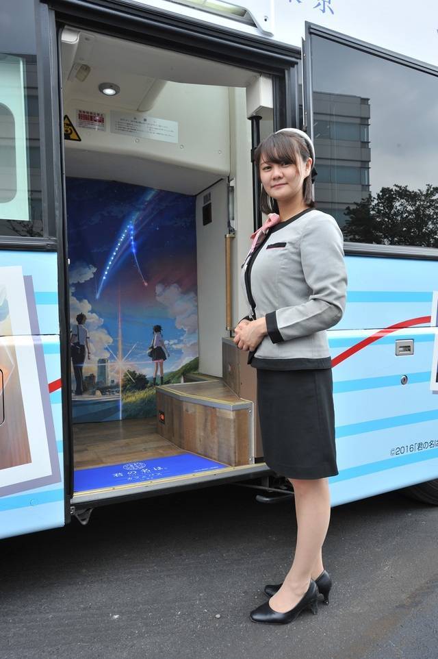 ウィラー 君の名は カフェバス を一足先に体験 東京の名シーンをめぐる聖地巡礼ツアー パンケーキも食べられるよ 高速バス 夜行バス バスツアー の旅行 観光メディア バスとりっぷ