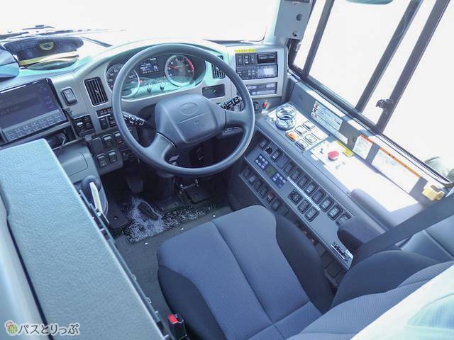 ドリームルリエ アストロメガなど話題のバス車両を徹底レポート 18バステクフォーラムに展示された全13車種をご紹介 高速バス 夜行バス バスツアーの旅行 観光メディア バスとりっぷ