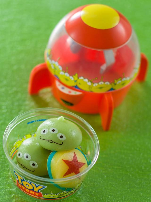 リトルグリーンまん、スーベニアケース付き 980円（ｃ）Disney