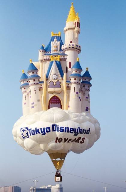 (c)Disney シンデレラ城をモチーフとした熱気球