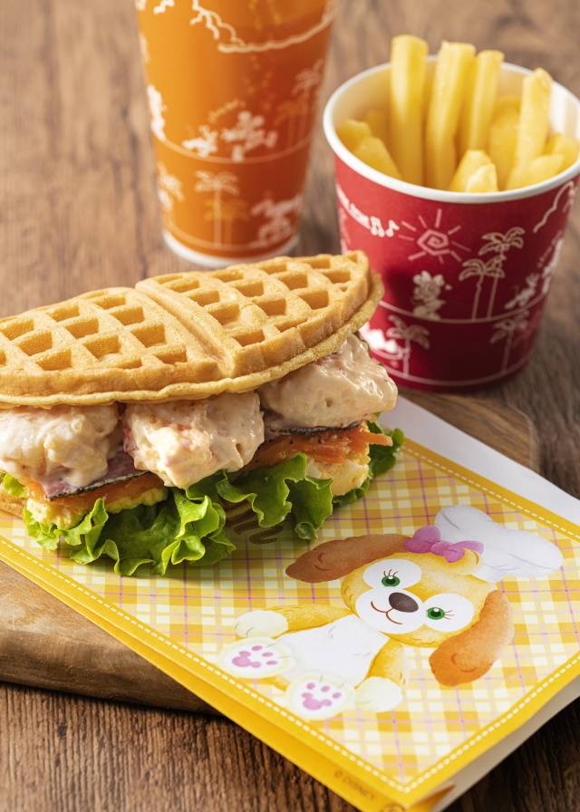 シェフのおすすめセット、スーベニアランチケース付き2,340円(C)Disney