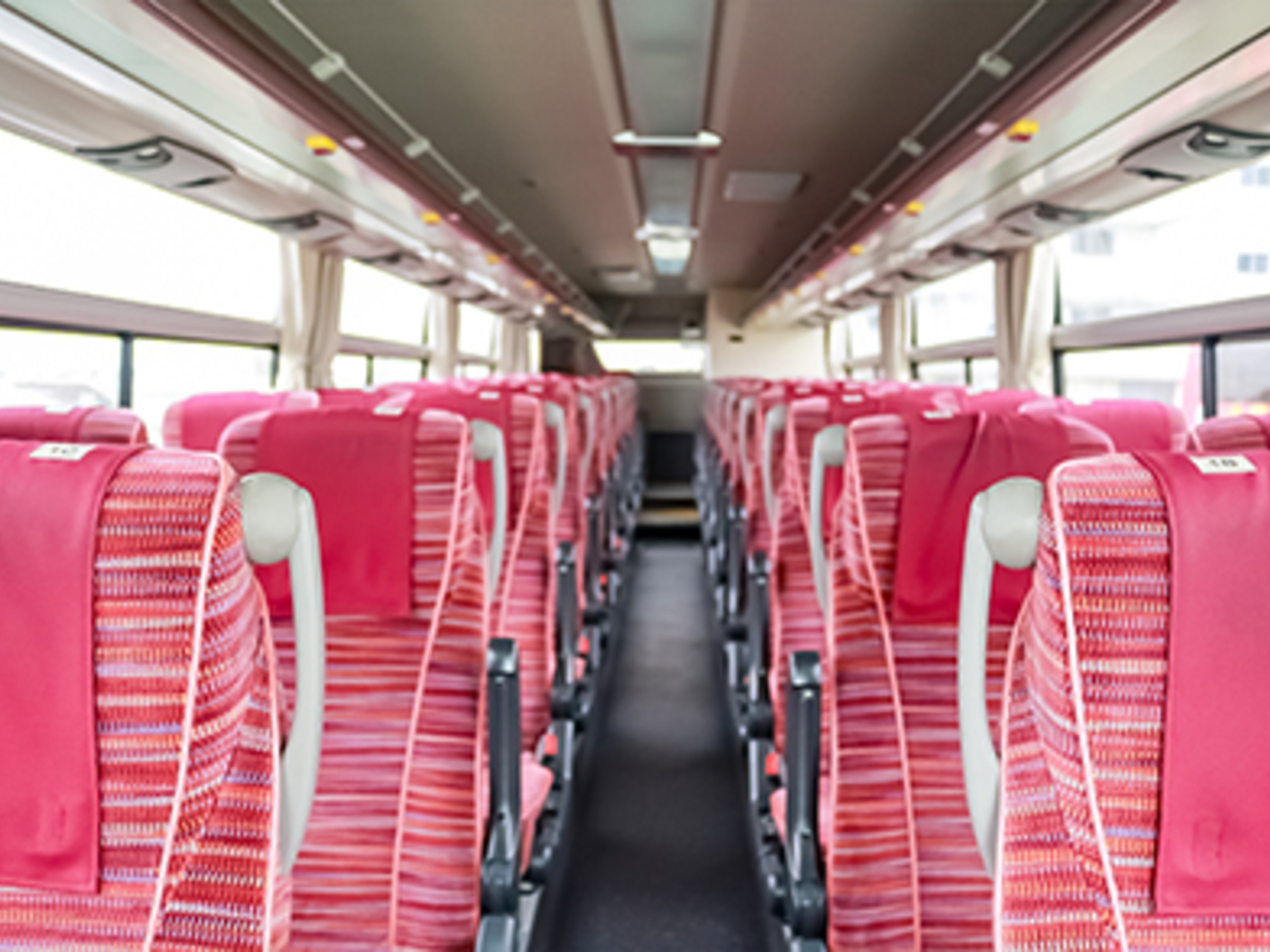 真っ赤な外観がトレードマーク 岐阜バスの高速バス車両を4列シートと3列独立シートで徹底比較 高速バス 夜行バス バスツアーの旅行 観光メディア バスとりっぷ