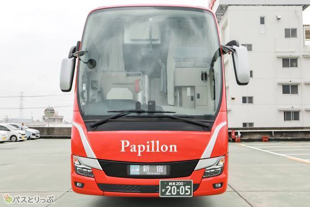 前から見た車両