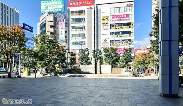 早朝でまだ人の少ない郡山駅西口前広場