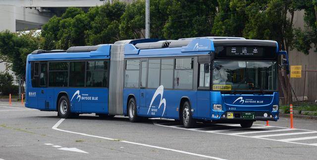 日野のハイブリッド連節バス