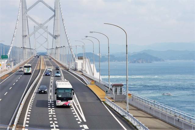 瀬戸大橋を運行
