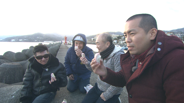 正座の4人.png